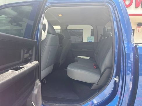 Used 2015 RAM 2500 Tradesman w/ Chrome Appearance Group AWD/4WD image 17