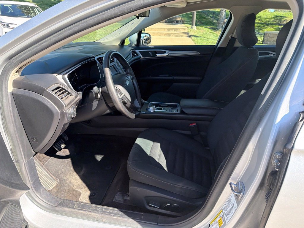 Used 2018 Ford Fusion SE FWD image 12
