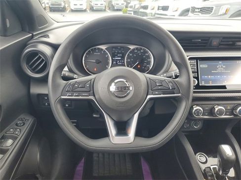 Used 2020 Nissan Kicks S image 10