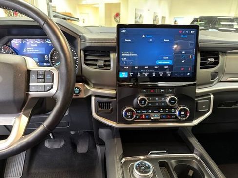 Used 2024 Ford Expedition XLT image 20