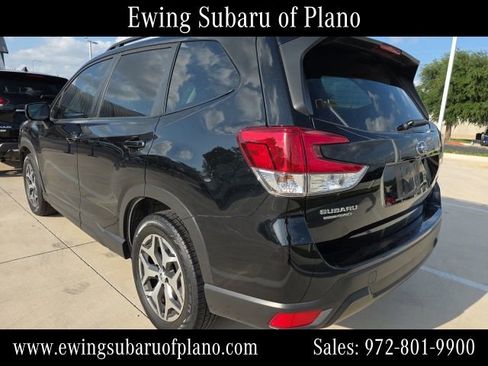 Used 2023 Subaru Forester Premium AWD/4WD image 3