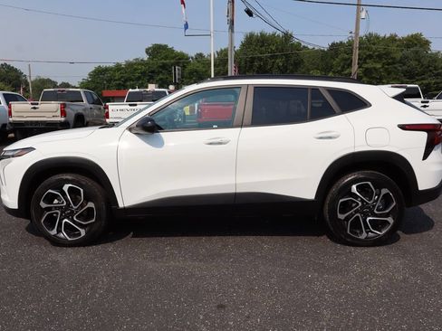 Used 2024 Chevrolet Trax RS w/ Driver Confidence Package FWD image 39