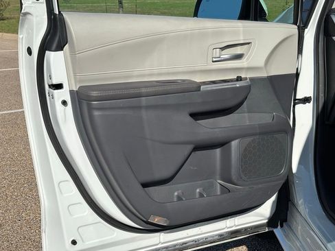 Used 2024 Toyota Sienna XLE image 29