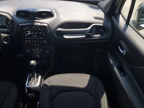 Certified 2022 Jeep Renegade Altitude AWD/4WD image 19