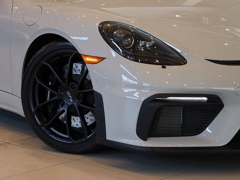 Used 2020 Porsche 718 Cayman GT4 image 9