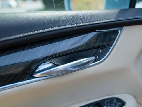 Used 2017 Cadillac XT5 FWD image 50