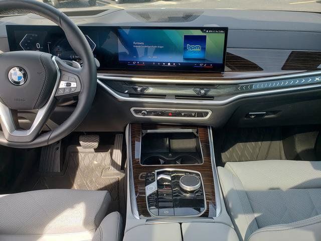 Used 2026 BMW X5 xDrive40i AWD/4WD image 16