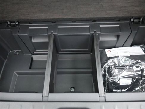 Used 2025 Nissan Pathfinder SL w/ SL Premium Package image 29