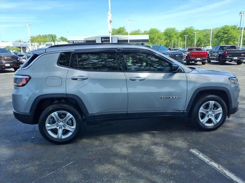 Used 2024 Jeep Compass Latitude AWD/4WD image 8