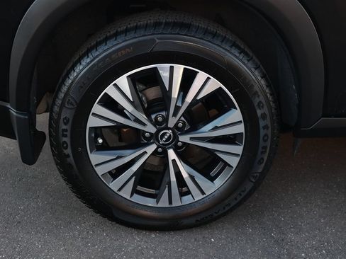 Used 2023 Nissan Rogue SV FWD image 9