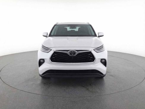 Used 2024 Toyota Highlander Limited image 2