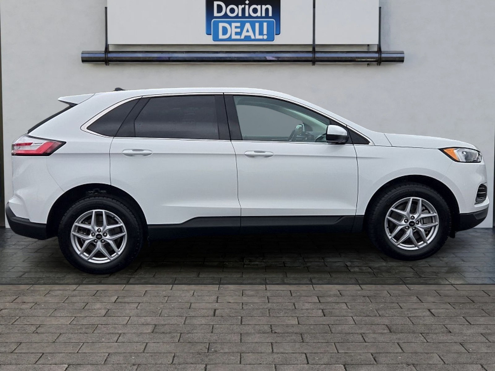 Used 2024 Ford Edge SEL w/ Convenience Package AWD/4WD image 2