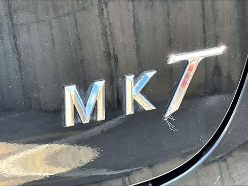 Used 2018 Lincoln MKT AWD image 12