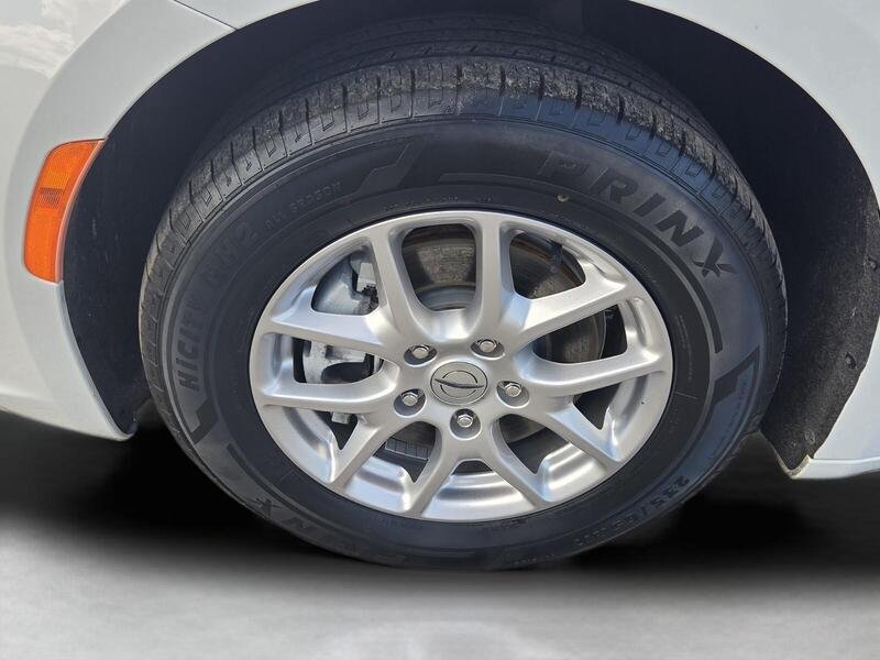 Used 2024 Chrysler Pacifica Touring-L FWD image 9
