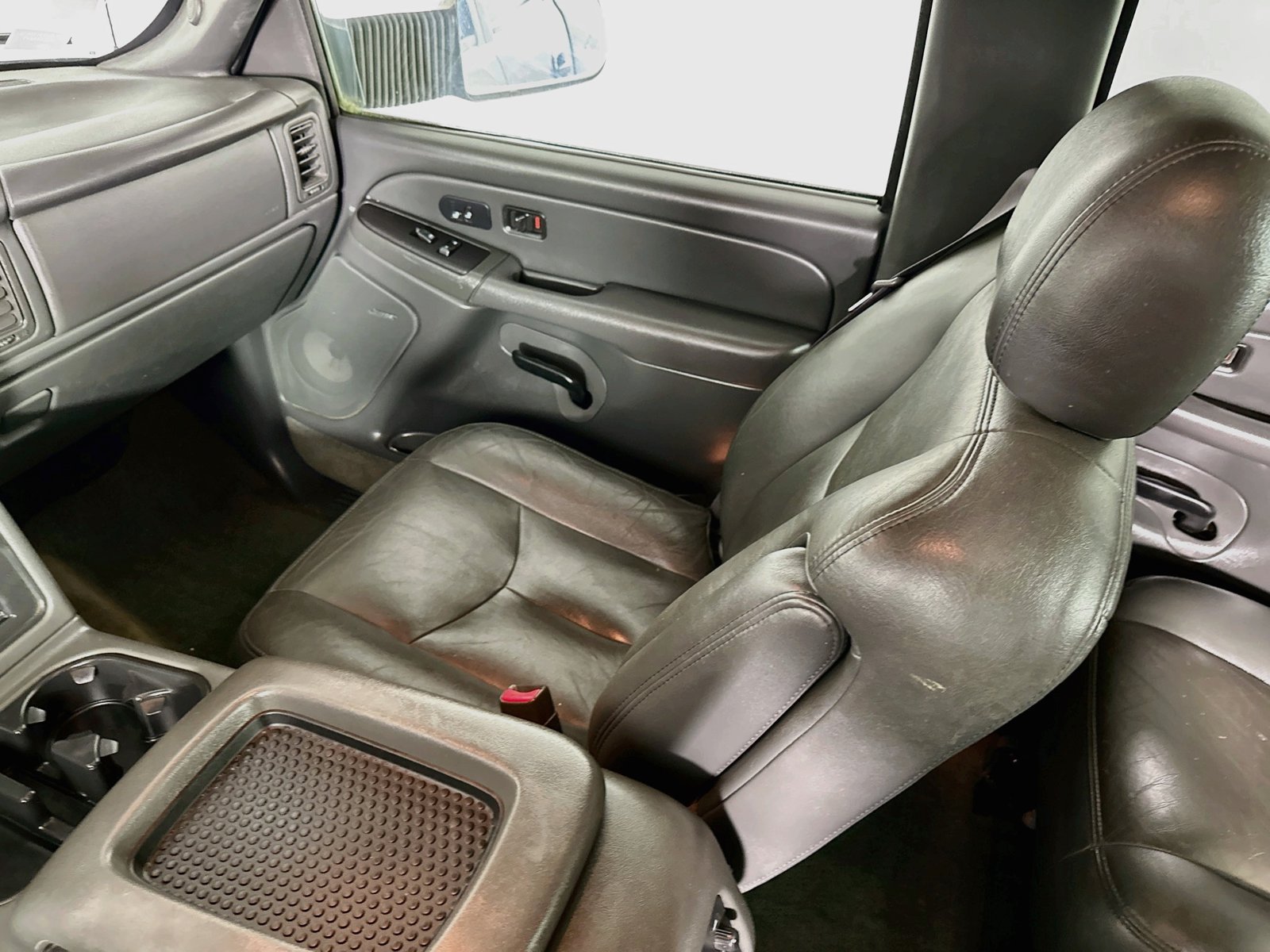 Used 2004 Chevrolet Silverado 2500 LT w/ Skid Plate Package AWD/4WD image 23