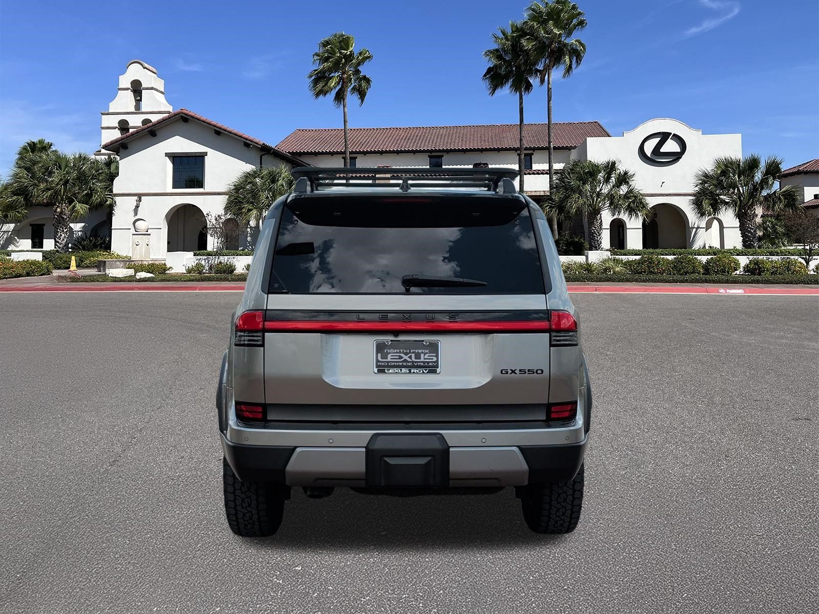 Used 2025 Lexus GX 550 AWD/4WD image 3