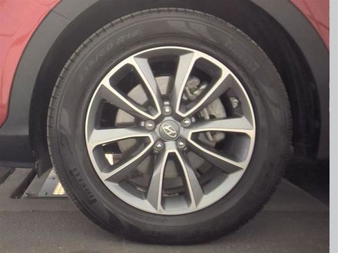 Used 2017 Hyundai Santa Fe SE image 9