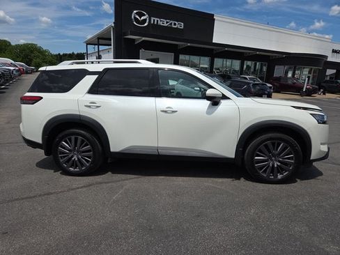 Used 2023 Nissan Pathfinder SL AWD/4WD image 6