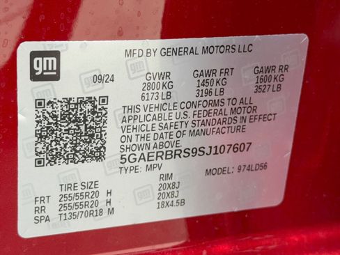 Used 2025 Buick Enclave Sport Touring w/ Power Package FWD image 31
