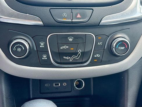 Used 2022 Chevrolet Equinox LS AWD/4WD image 17