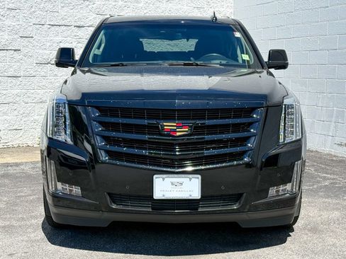 Used 2019 Cadillac Escalade Luxury AWD/4WD image 2
