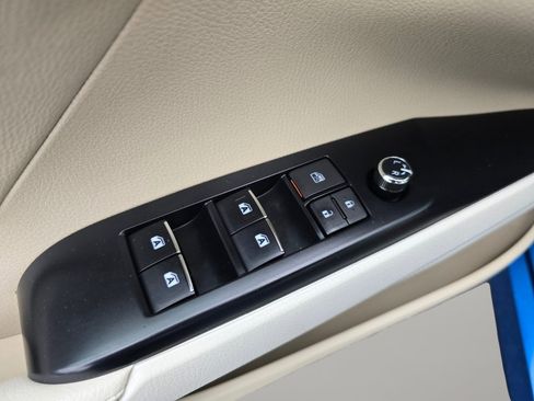 Used 2019 Toyota Camry XLE w/ Navigation Package FWD image 33