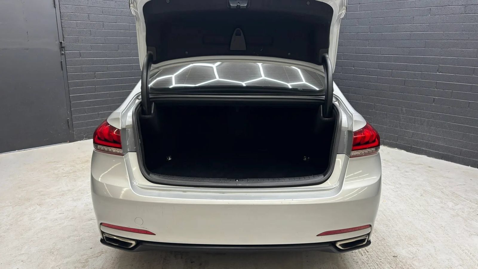 Used 2015 Hyundai Genesis 3.8 RWD image 11