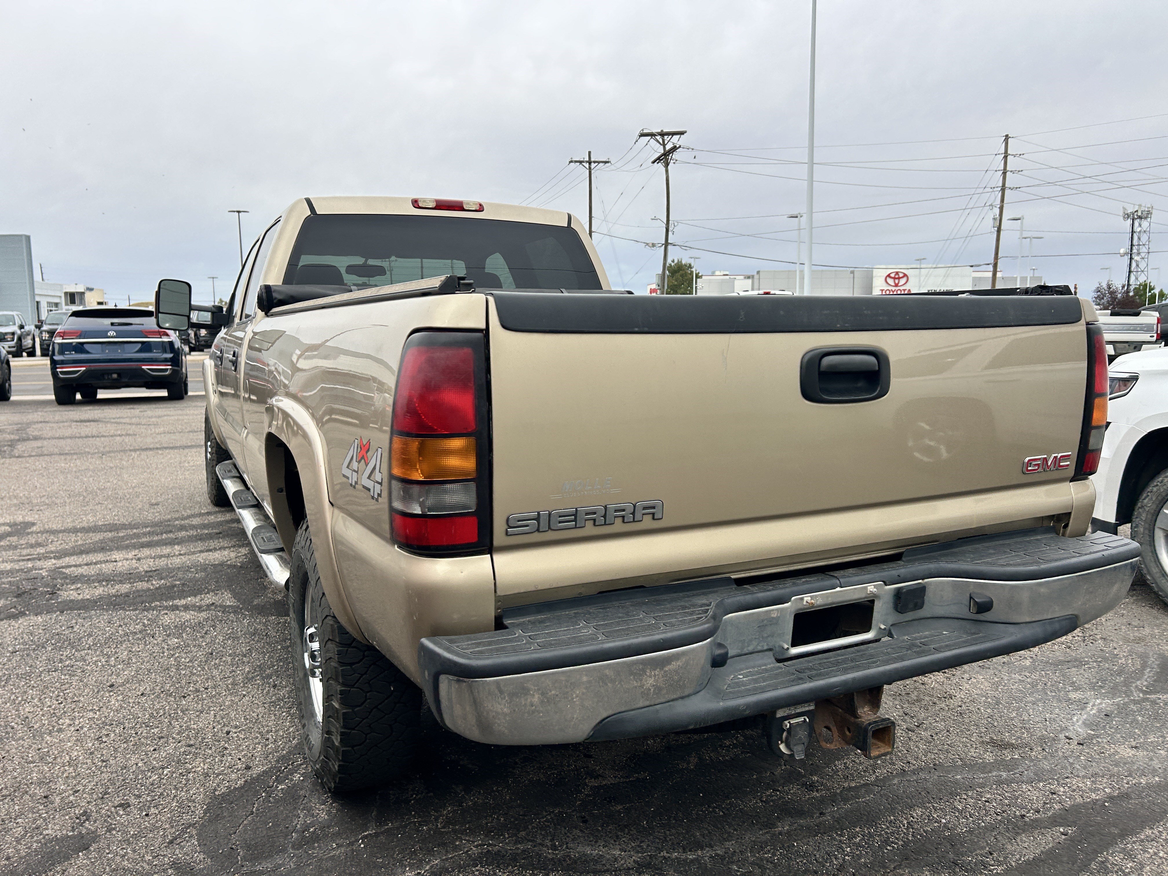 Used 2004 GMC Sierra 3500 SLT AWD/4WD image 3