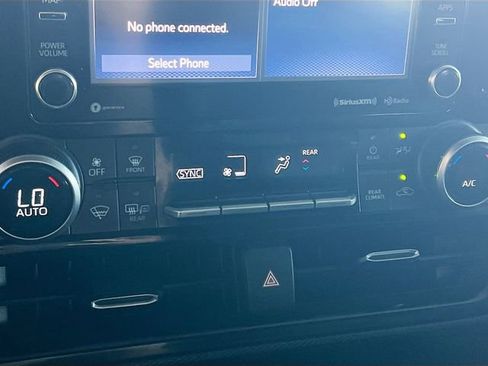 Used 2022 Toyota Highlander XSE FWD image 23