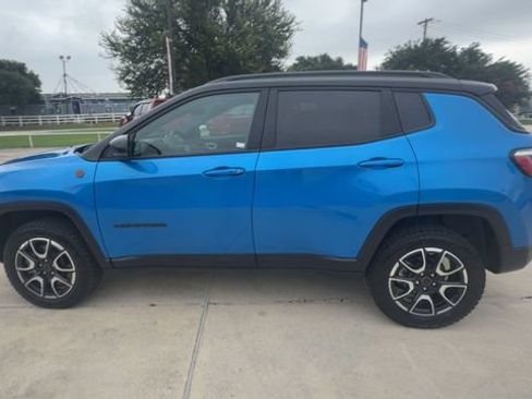 Used 2025 Jeep Compass Trailhawk AWD/4WD image 5