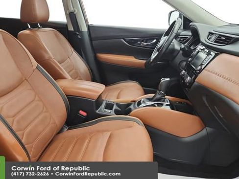 Used 2018 Nissan Rogue SL w/ Premium Package image 26