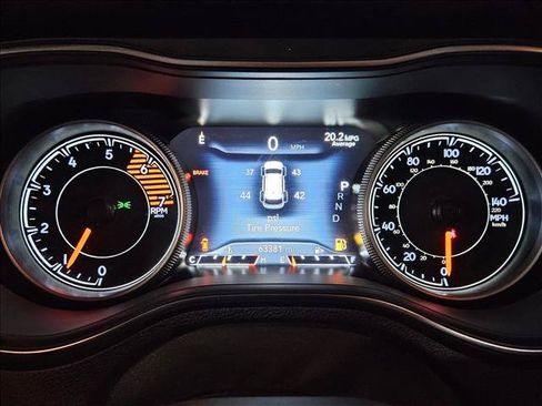 Used 2019 Jeep Cherokee Limited w/ Technology Group AWD/4WD image 11