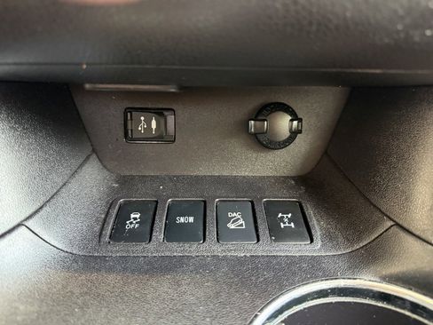 Used 2016 Toyota Highlander XLE image 23