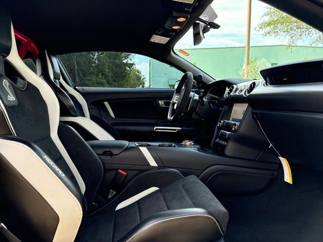 Used 2021 Ford Mustang Shelby GT500 w/ Technology Package RWD image 29