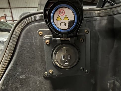 Used 2024 RAM 3500 Limited image 9