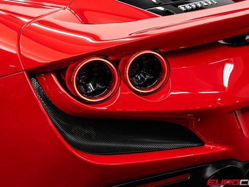 Used 2022 Ferrari F8 Tributo RWD image 21