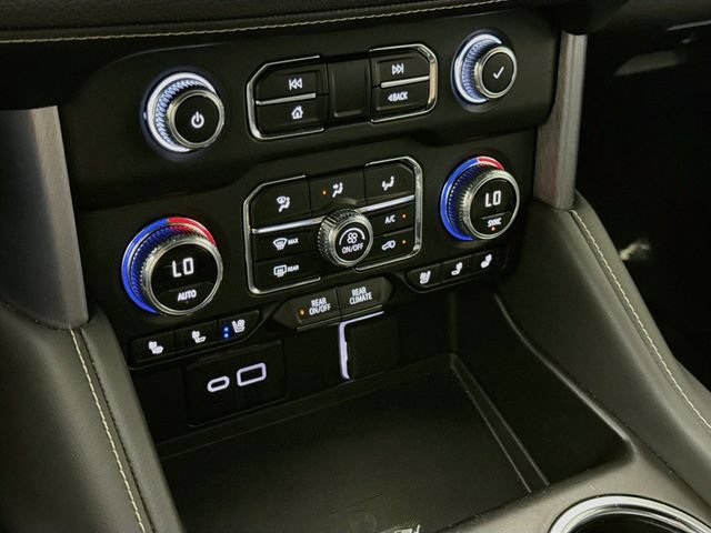 Used 2024 GMC Yukon SLT w/ SLT Luxury Package AWD/4WD image 17