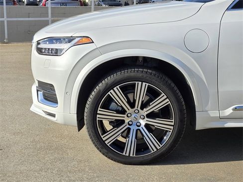 New 2025 Volvo XC90 T8 Plus w/ Protection Package Premier image 14
