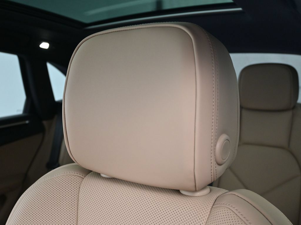 Certified 2026 Porsche Macan AWD/4WD image 20