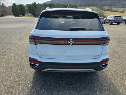 New 2026 Volkswagen Taos SE AWD/4WD image 6
