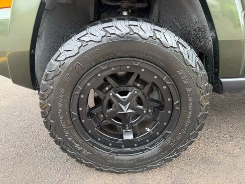 Used 2008 Jeep Commander Sport image 9