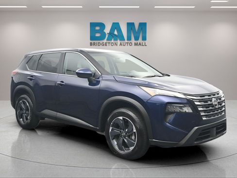 Used 2025 Nissan Rogue SV FWD image 1