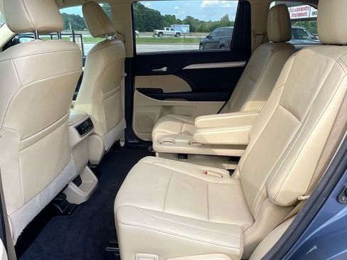 Used 2016 Toyota Highlander XLE FWD image 30