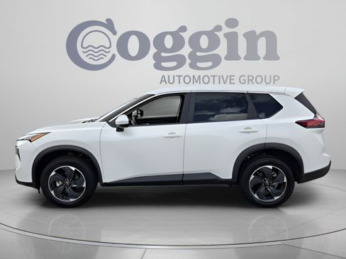 Used 2024 Nissan Rogue SV AWD/4WD image 2