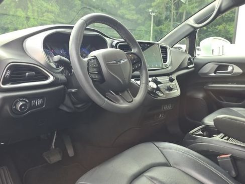 Used 2022 Chrysler Pacifica Touring-L w/ S Appearance Package FWD image 25