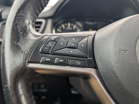 Used 2017 Nissan Rogue SV w/ Midnight Edition image 15