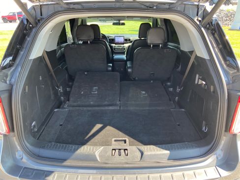 Used 2023 Ford Explorer XLT w/ Equipment Group 202A AWD/4WD image 7