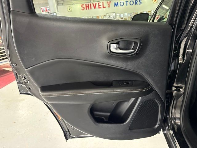 Used 2018 Jeep Compass Sport w/ Tech Group AWD/4WD image 31