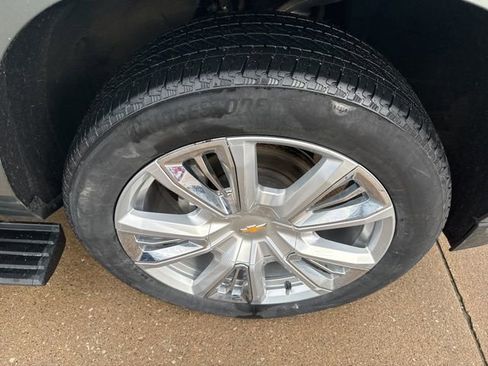 Used 2024 Chevrolet Suburban High Country w/ Advanced Technology Package image 62