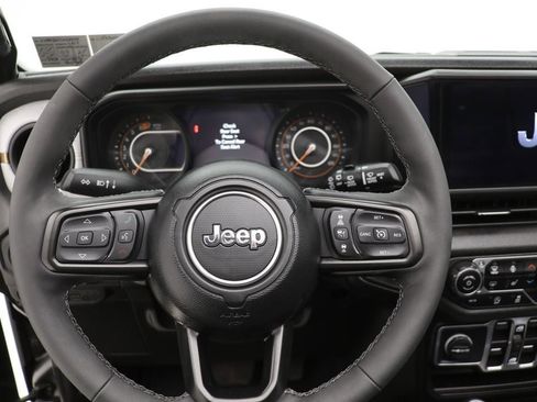 Used 2025 Jeep Wrangler Sport S image 18